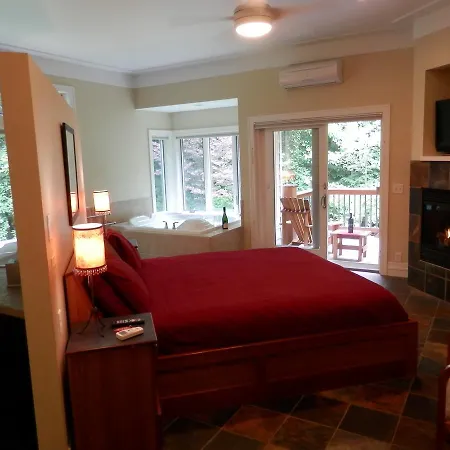Pigeon Creek Inn - Adults Only Holland Exterior photo