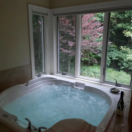 Pigeon Creek Inn - Adults Only Holland Exterior photo