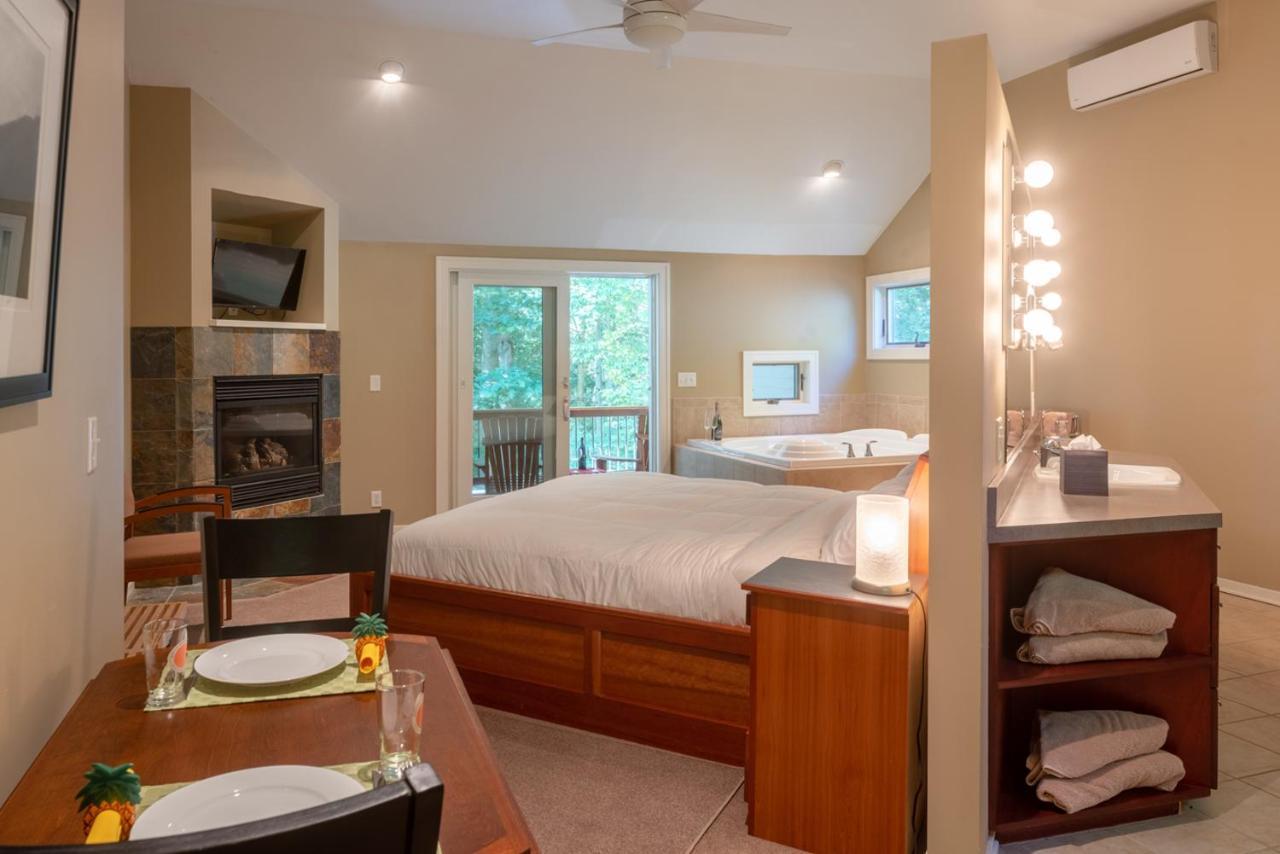 Pigeon Creek - Adults Only Holland