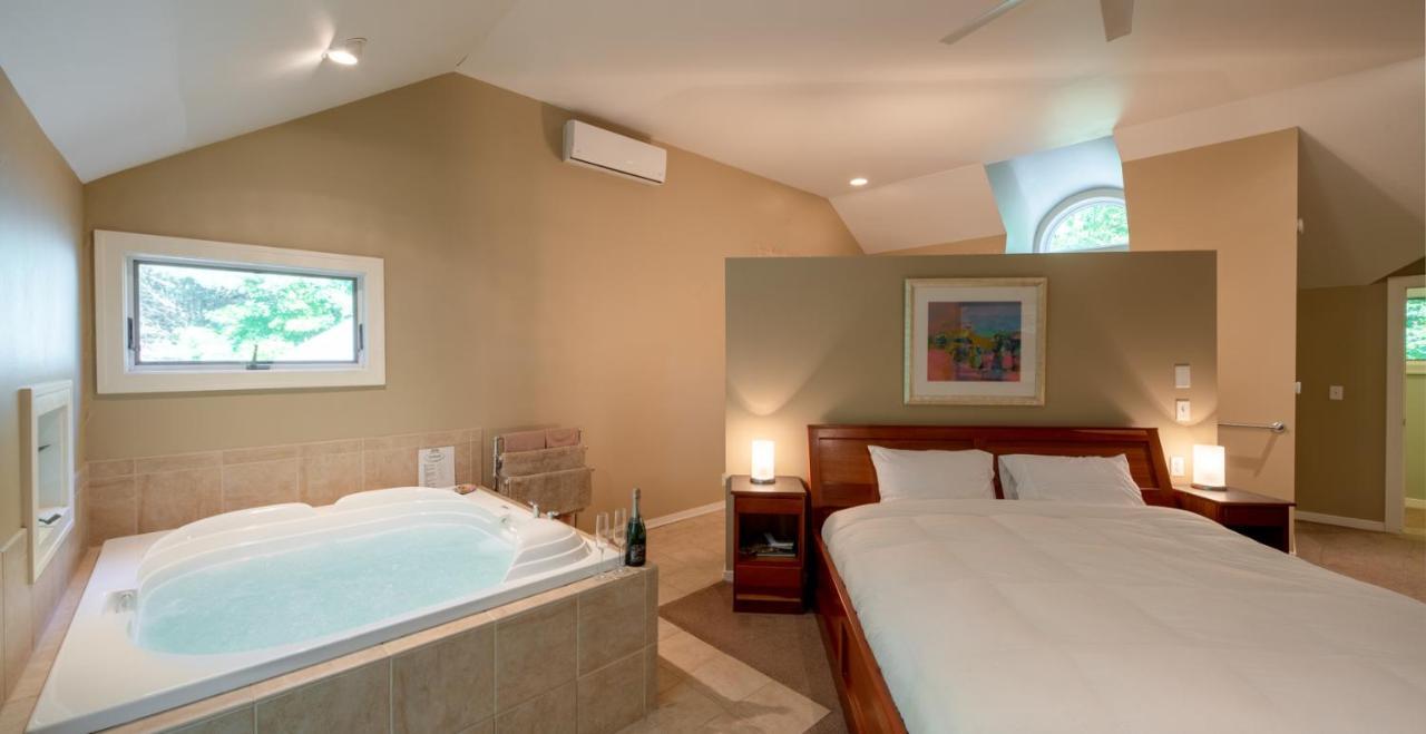 Pigeon Creek - Adults Only Bed & Breakfast