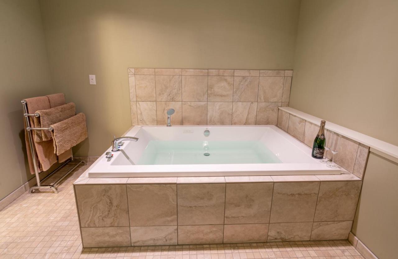 Pigeon Creek - Adults Only Bed & Breakfast