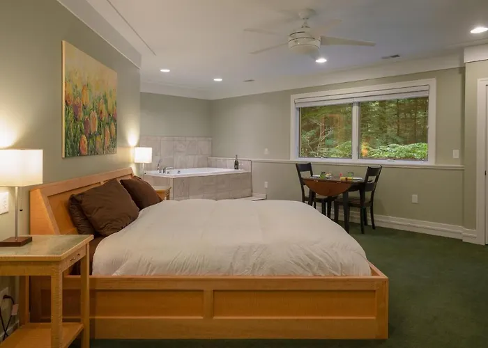 Pigeon Creek Inn - Adults Only